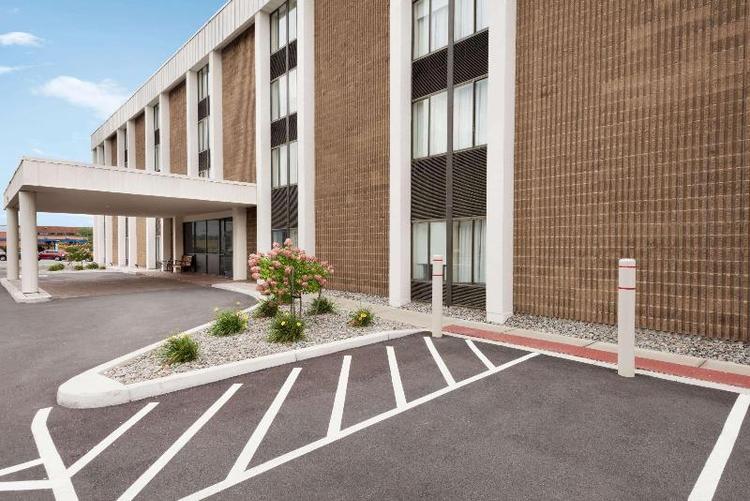 Super 8 by Wyndham Liverpool/Syracuse North Arpt