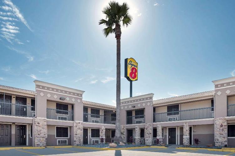 Super 8 by Wyndham McAllen/Downtown