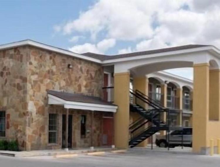 Super 8 by Wyndham San Antonio Fort Sam Houston