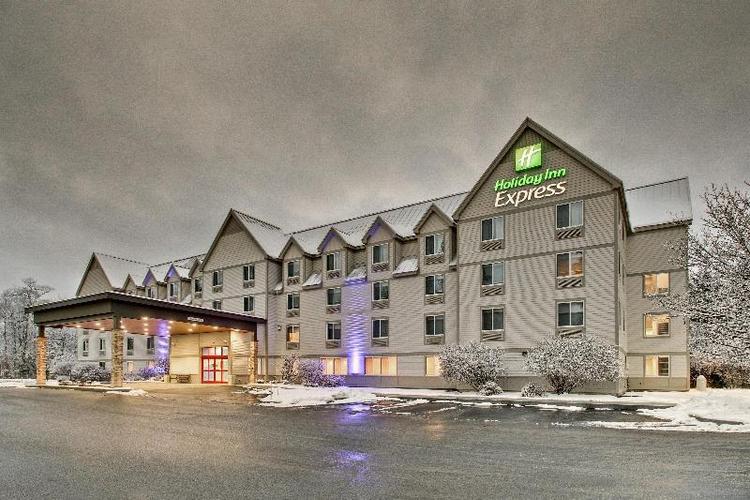 Holiday Inn Express and Suites Lincoln East - Whit