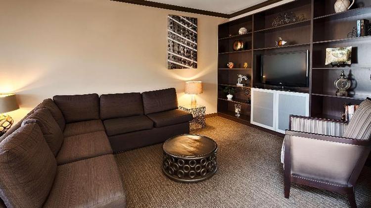 Best Western Plus Miami Airport North Hotel & Suit