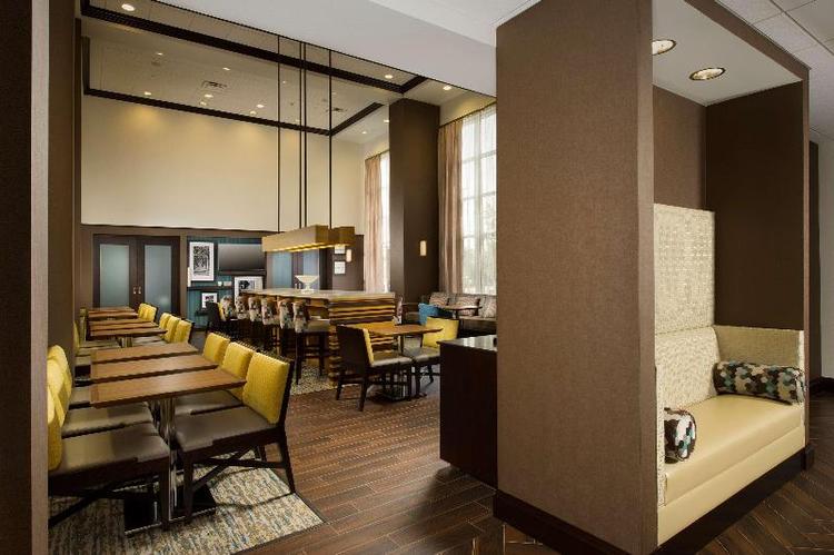 Hampton Inn & Suites Syracuse/Carrier Circle