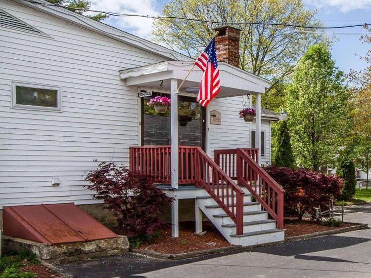 Rodeway Inn & Suites Brunswick near Hwy 1
