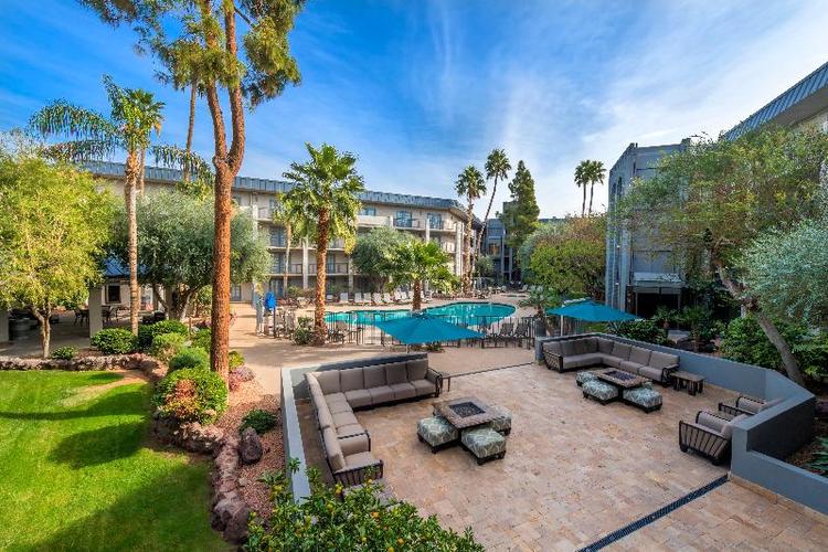 Holiday Inn & Suites Phoenix Airport North