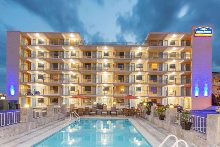 Howard Johnson by Wyndham Virginia At The Beach