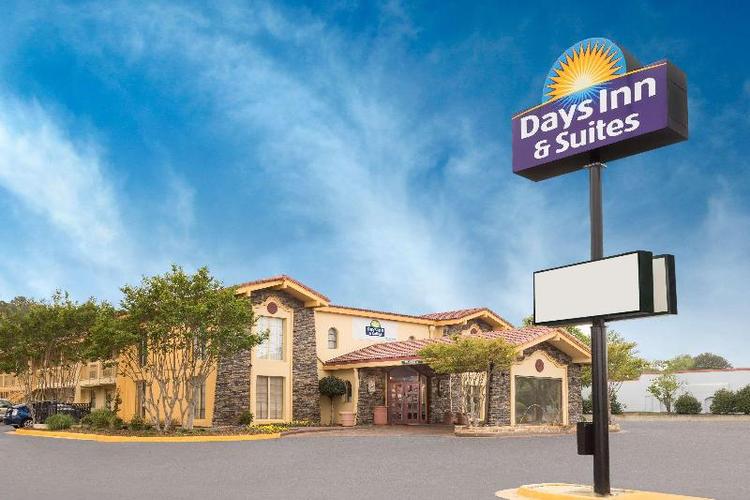 Days Inn & Suites by Wyndham Huntsville