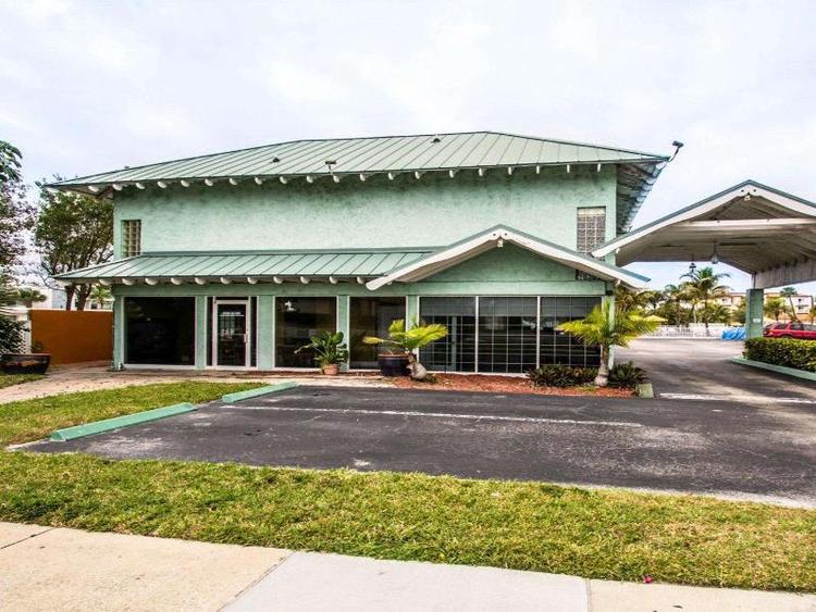 Econo Lodge Cocoa Beach near the Port
