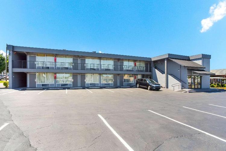 Econo Lodge Gallatin - Metro Nashville