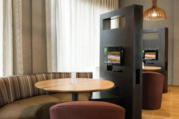 Courtyard Omaha Bellevue at Beardmore Event Center