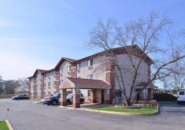 Days Inn by Wyndham Waukegan