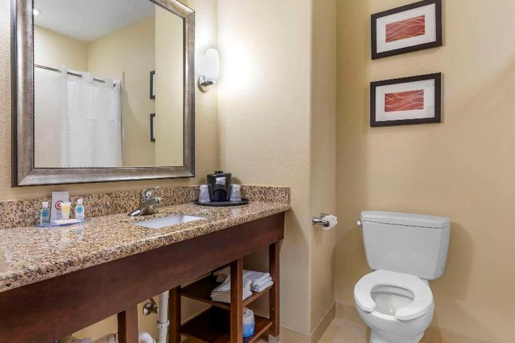 Comfort Inn & Suites