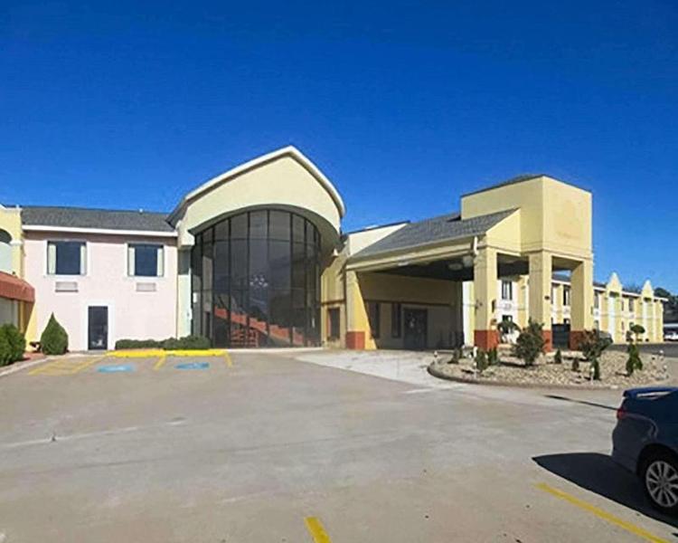 Econo Lodge Inn & Suites Tyler Area