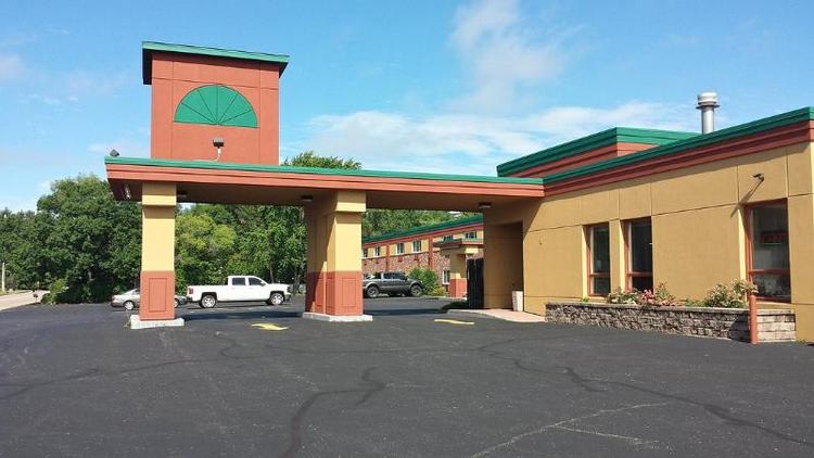 Econo Lodge Inn Suites