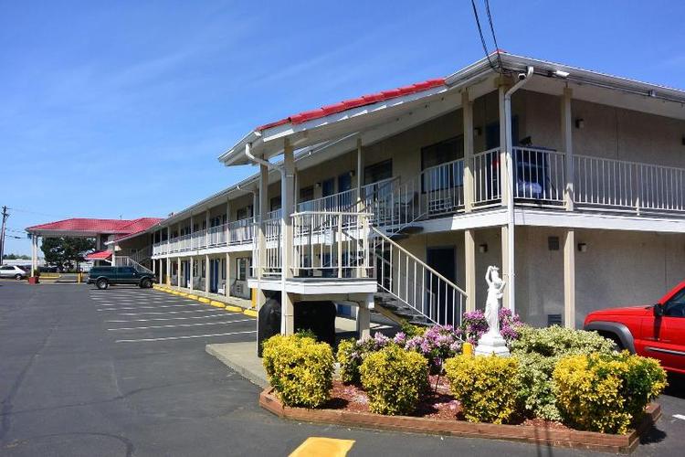 Days Inn by Wyndham Lakewood South Tacoma