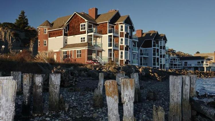 Tides Inn & Suites