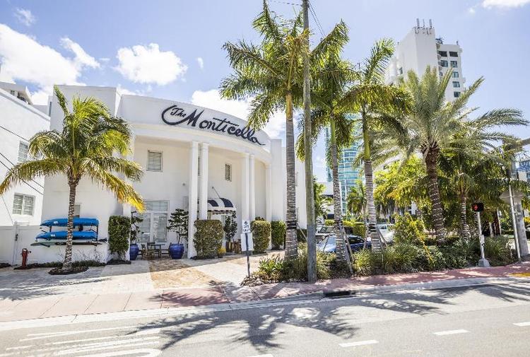 Oceanside Hotel + Suites