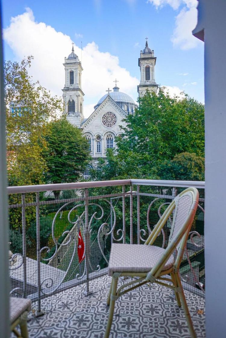 Triada Hotel
