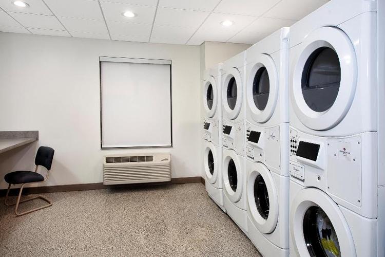 Sonesta Simply Suites Detroit Warren