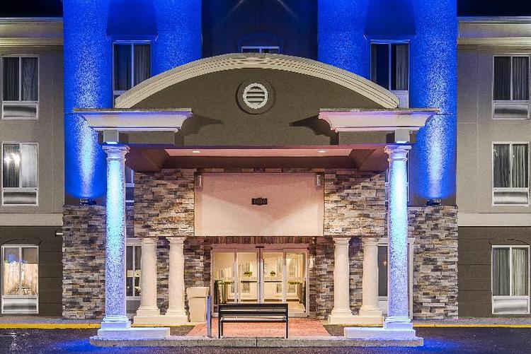 Holiday Inn Express and Suites Philadelphia Mt. La