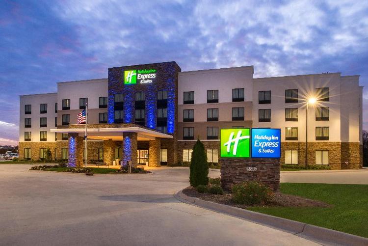 Holiday Inn Express and Suites Monroe