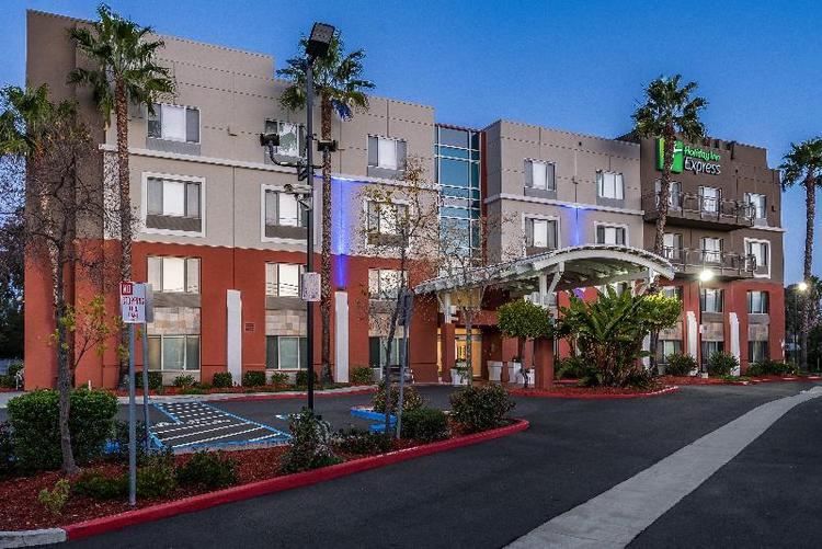 Holiday Inn Express & Sts Fremont Milpitas Centra
