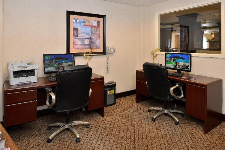 Holiday Inn Express and Suites Lincoln Roseville A