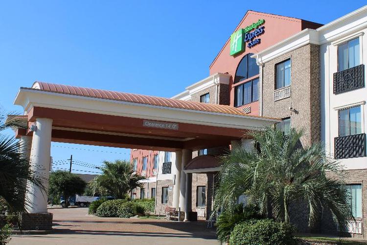 Holiday Inn Express and Suites Fairfield North