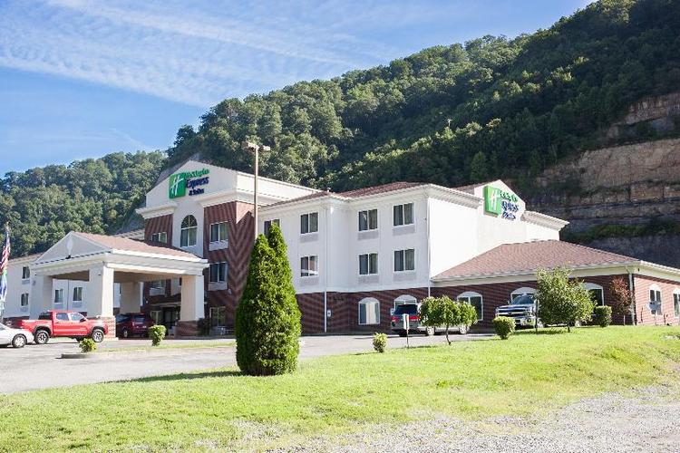 Holiday Inn Express and Suites Logan