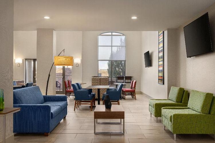 Holiday Inn Express & Suites Opelika Auburn