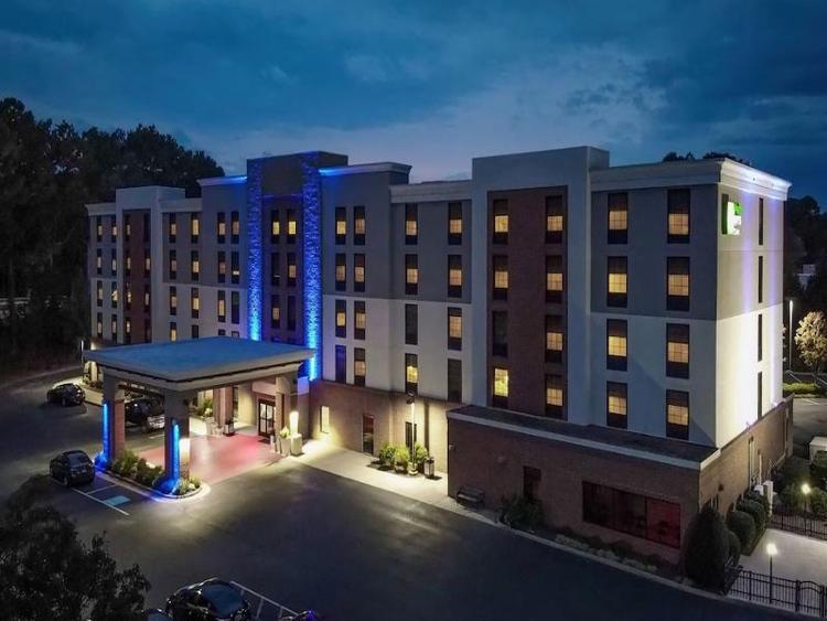 Holiday Inn Express and Suites Newport News