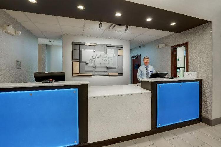 Holiday Inn Express and Suites Gadsden W Near Atta