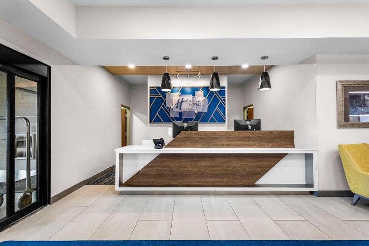 Holiday Inn Express and Suites Van Wert