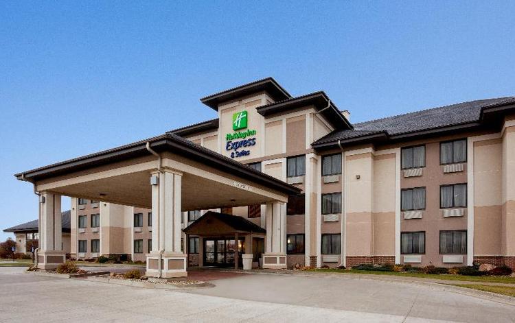 Holiday Inn Express and Suites Worthington