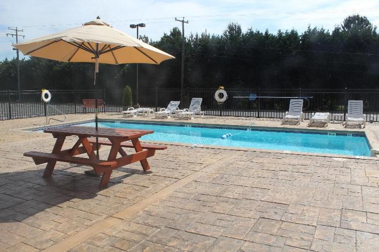 Holiday Inn Express & Suites Warrenton, an IHG