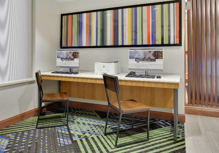 Holiday Inn Express and Suites Mitchell
