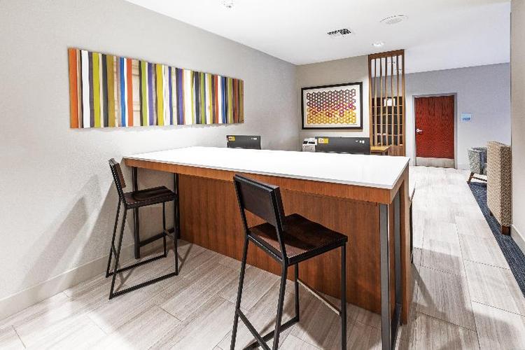 Holiday Inn Express and Suites Shreveport West