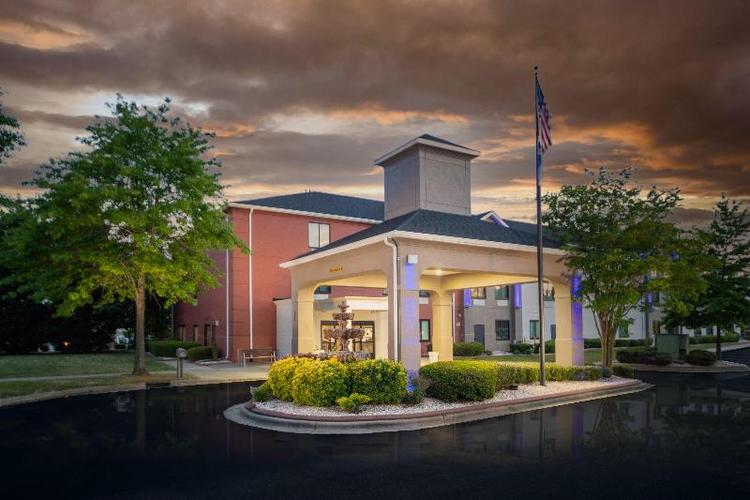 Holiday Inn Express Clayton Se Raleigh