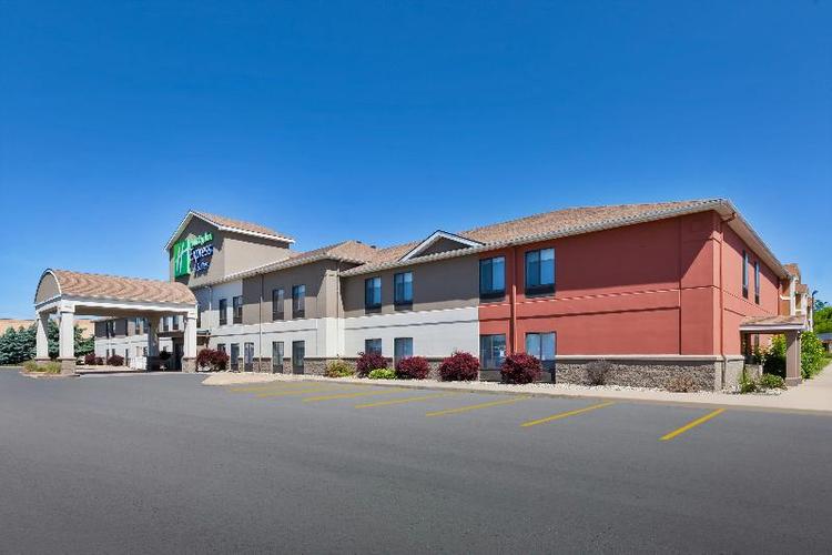 Holiday Inn Express and Suites Three Rivers