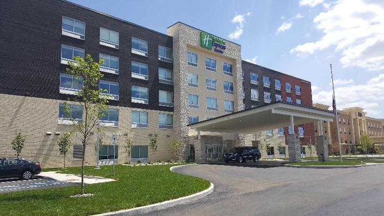 Holiday Inn Express and Suites Toledo West