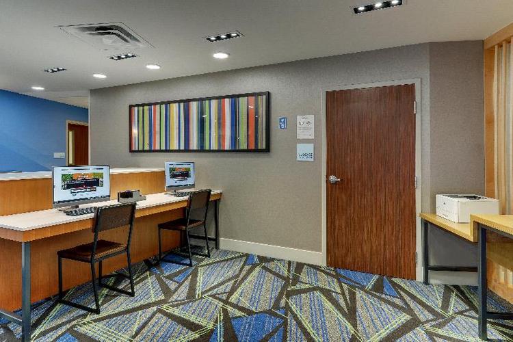 Holiday Inn Express and Suites Troy