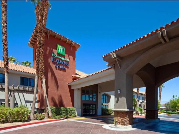Holiday Inn Express & Suites Rancho Mirage Palm