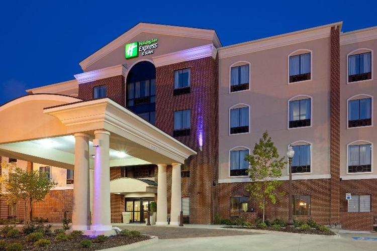 Holiday Inn Express and Suites Ennis