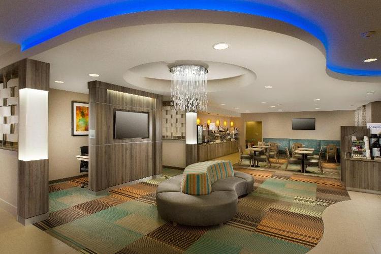 Holiday Inn Express and Suites DFW Grapevine
