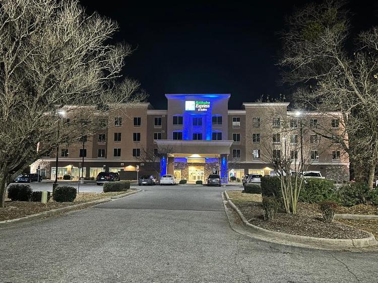 Holiday Inn Express and Suites Goldsboro Base Area