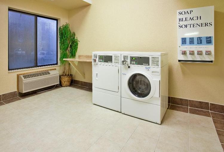 Holiday Inn Express and Suites Kansas City Liberty