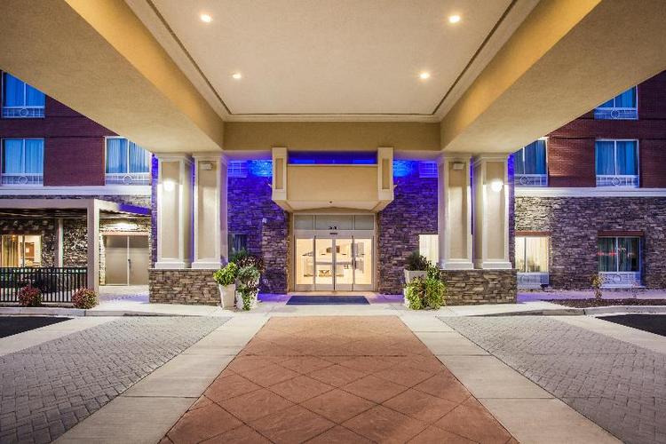 Holiday Inn Express and Suites Lexington Park Cali