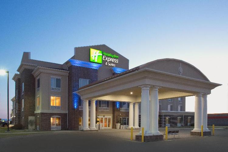 Holiday Inn Express & Suites Minot