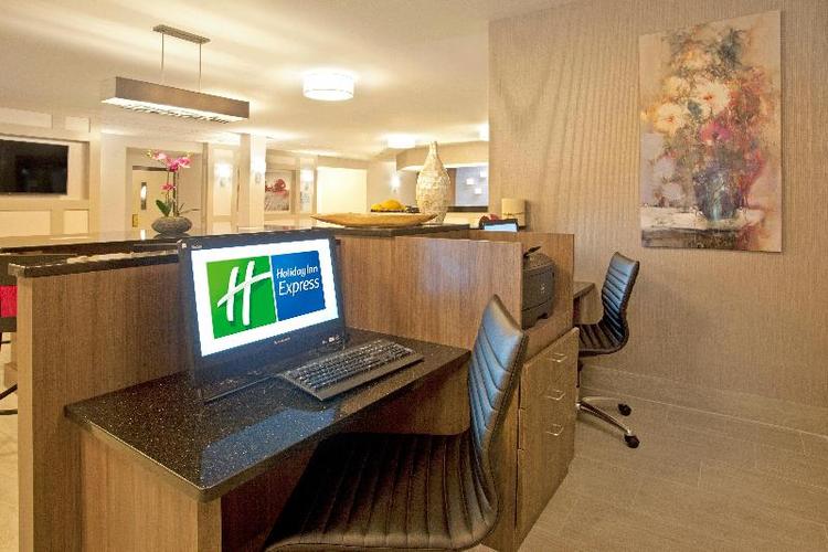 Holiday Inn Express & Suites Eden Prairie