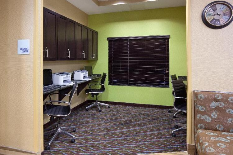 Holiday Inn Express and Suites Fort Dodge