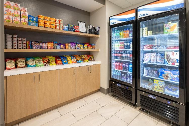 Holiday Inn Express and Suites Jackson Flowood